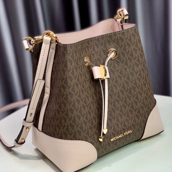 Michael Kors Printed Drawstring Bucket Shoulder Tote Bag - Picture 1 of 5